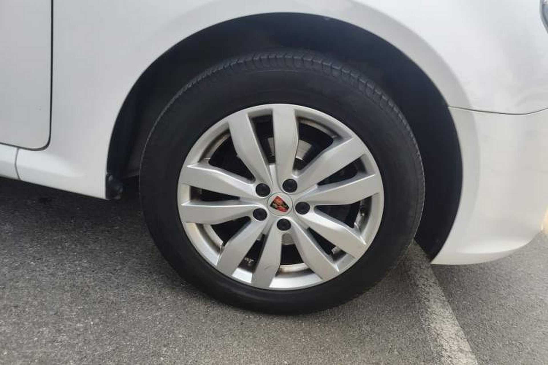 Used Roewe 350 2015 1.5L Automatic Luxury Sunroof Edition Right Front Wheel Hub
