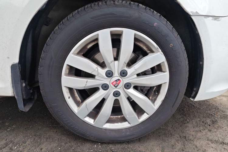 Used Roewe 350 2015 1.5L Automatic Luxury Sunroof Edition Right Front Wheel Hub