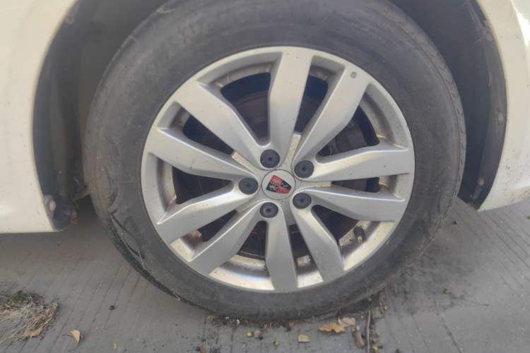 Used Roewe 350 2015 1.5L Automatic Luxury Edition Right Front Wheel Hub