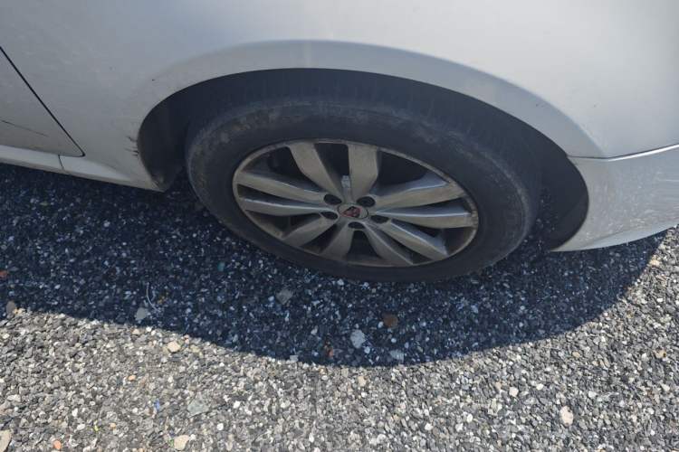 Used Roewe 350 2015 1.5L Automatic Luxury Sunroof Edition Right Front Wheel Hub
