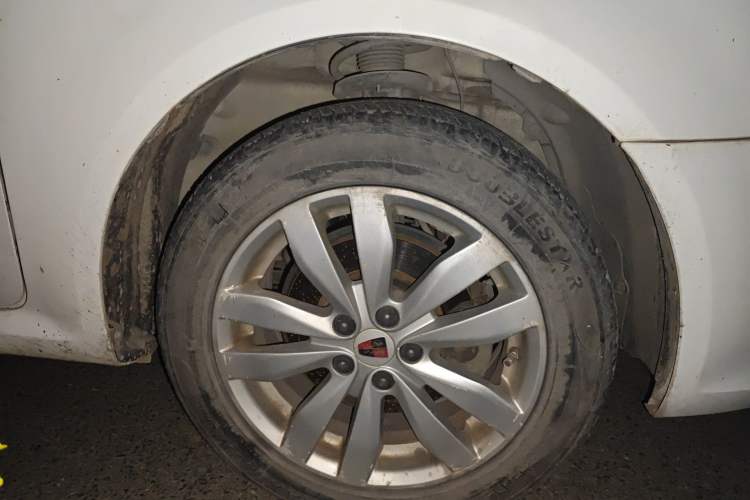 Used Roewe 350 2015 1.5L Manual Luxury Sunroof Edition Right Front Wheel Hub