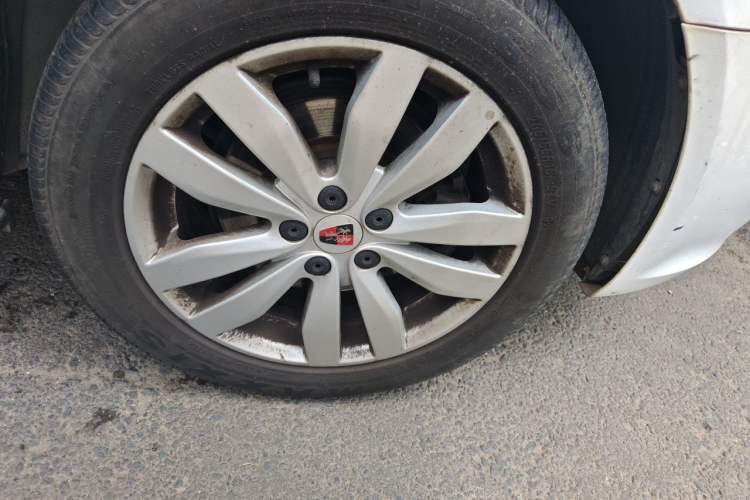 Used Roewe 350 2015 1.5L Manual Luxury Sunroof Edition Right Front Wheel Hub