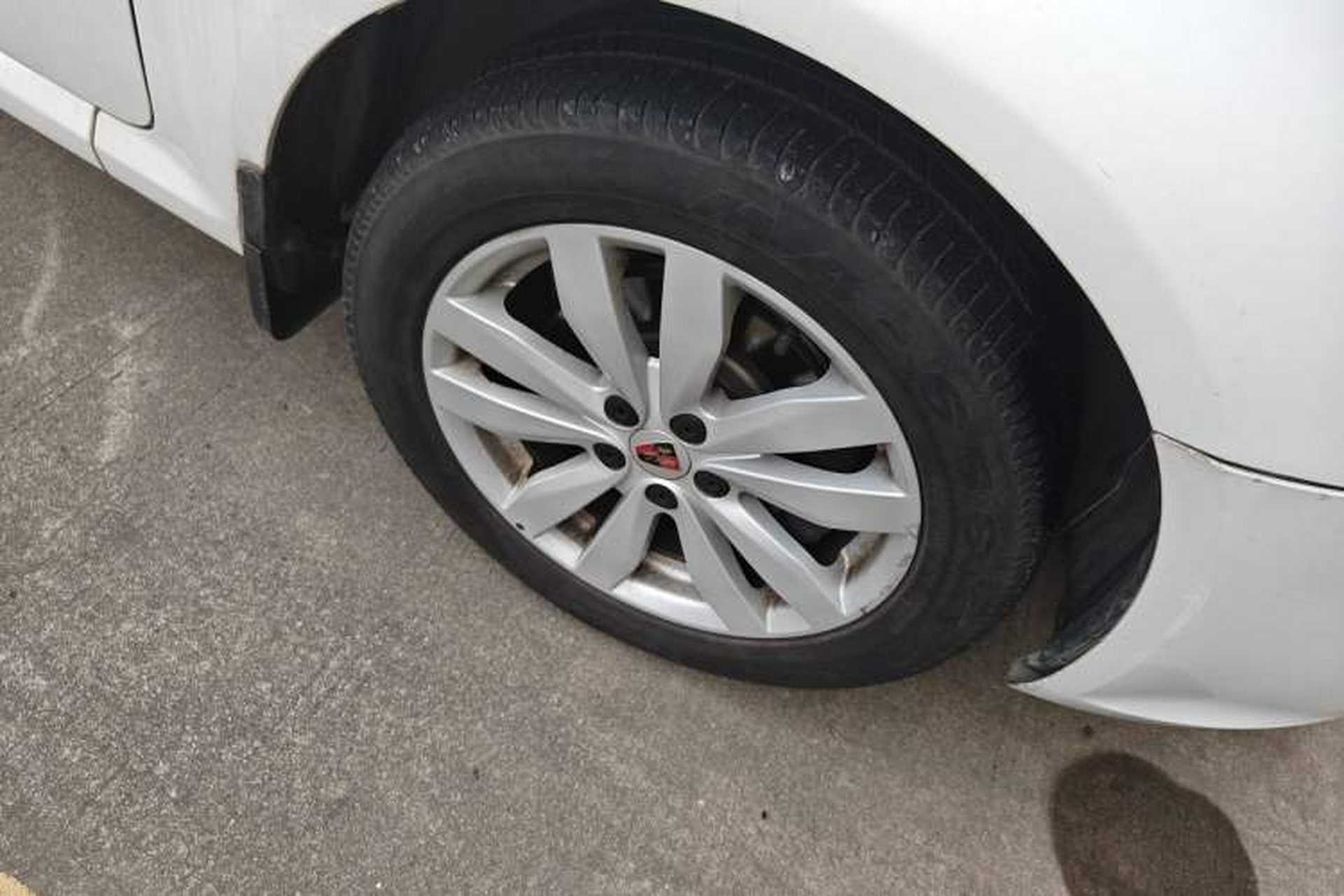 Used Roewe 350 2015 1.5L Automatic Luxury Sunroof Edition Right Front Wheel Hub