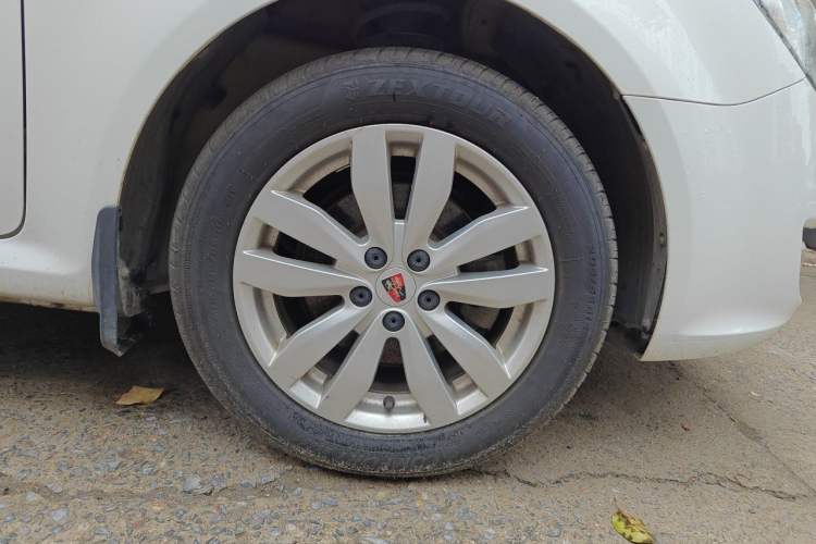 Used Roewe 350 2015 1.5L Manual Luxury Sunroof Edition Right Front Wheel Hub