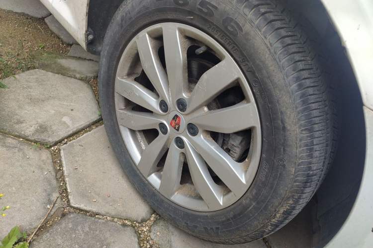 Used Roewe 350 2015 1.5L Automatic Luxury Sunroof Edition Right Front Wheel Hub