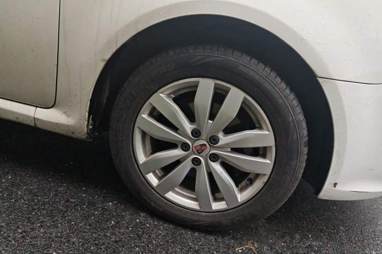 Used Roewe 350 2015 1.5L Manual Luxury Sunroof Edition Right Front Wheel Hub