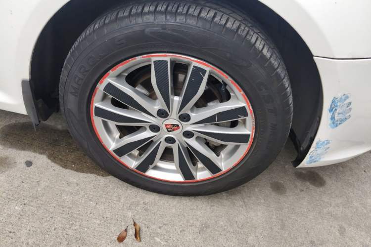Used Roewe 350 2015 1.5L Manual Luxury Sunroof Edition Right Front Wheel Hub