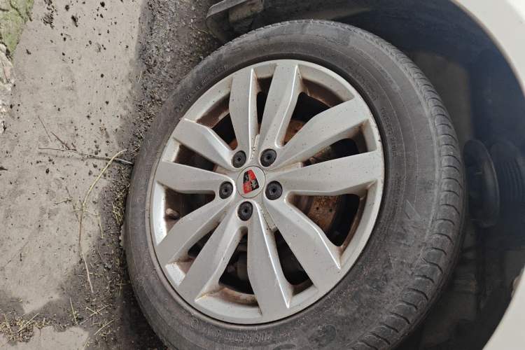 Used Roewe 350 2015 1.5L Automatic Luxury Sunroof Edition Right Front Wheel Hub
