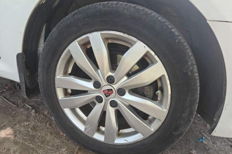 Used Roewe 350 2015 1.5L Manual Luxury Sunroof Edition Right Front Wheel Hub