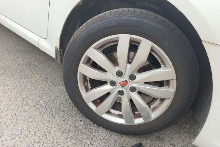 Used Roewe 350 2015 1.5L Manual Luxury Sunroof Edition Right Front Wheel Hub