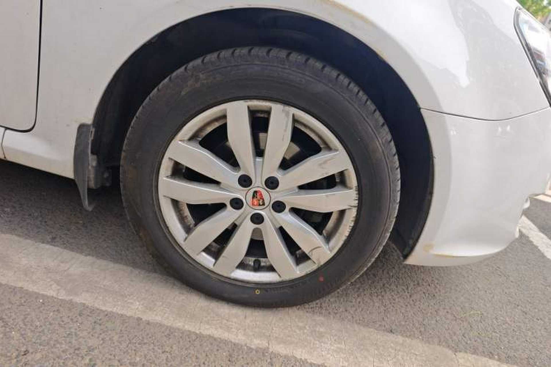 Used Roewe 350 2015 1.5L Automatic Luxury Edition Right Front Wheel Hub