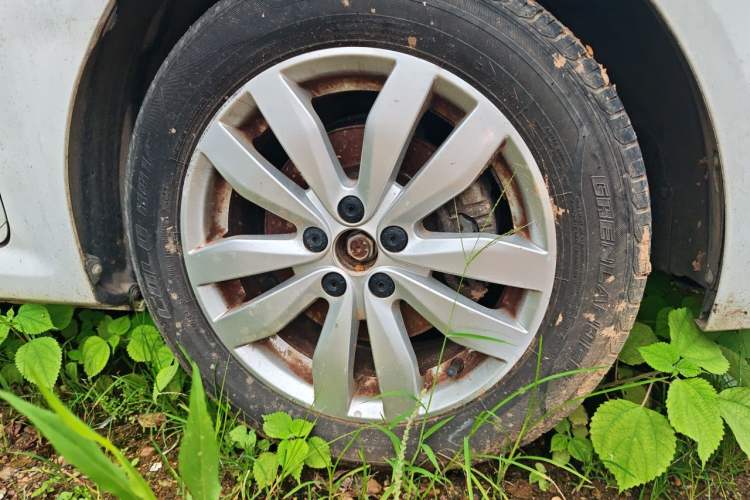 Used Roewe 350 2015 1.5L Automatic Luxury Sunroof Edition Right Front Wheel Hub