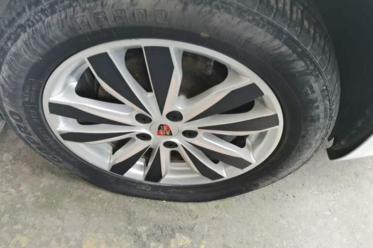 Used Roewe 350 2015 1.5L Manual Luxury Sunroof Edition Right Front Wheel Hub