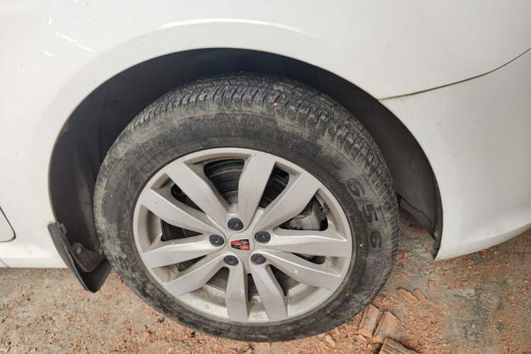 Used Roewe 350 2015 1.5L Manual Luxury Sunroof Edition Right Front Wheel Hub