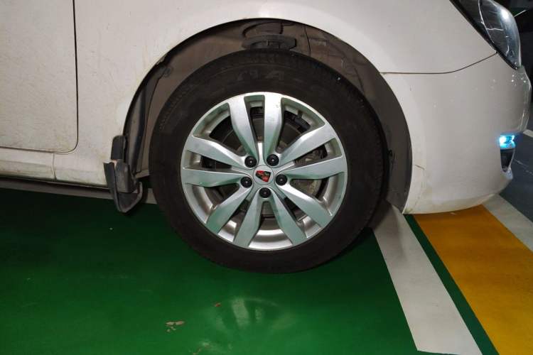 Used Roewe 350 2015 1.5L Manual Luxury Sunroof Edition Right Front Wheel Hub