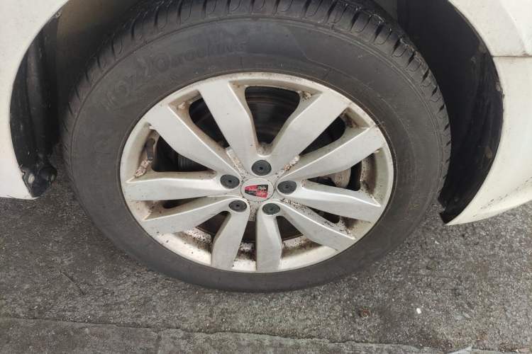 Used Roewe 350 2015 1.5L Manual Luxury Sunroof Edition Right Front Wheel Hub