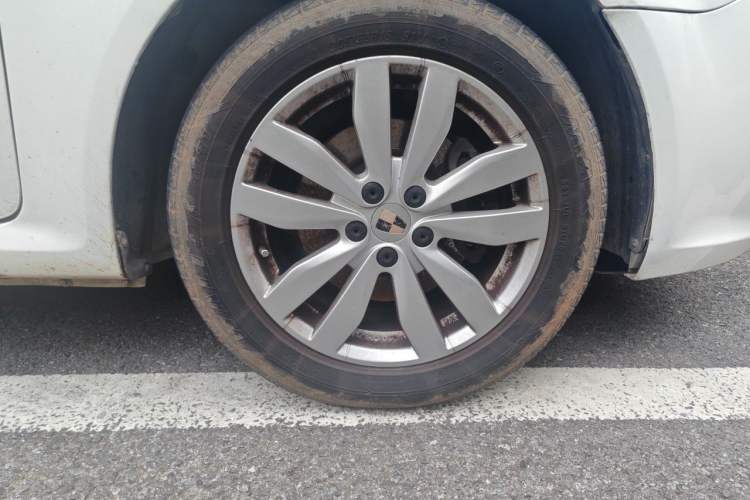 Used Roewe 350 2015 1.5L Automatic Luxury Sunroof Edition Right Front Wheel Hub