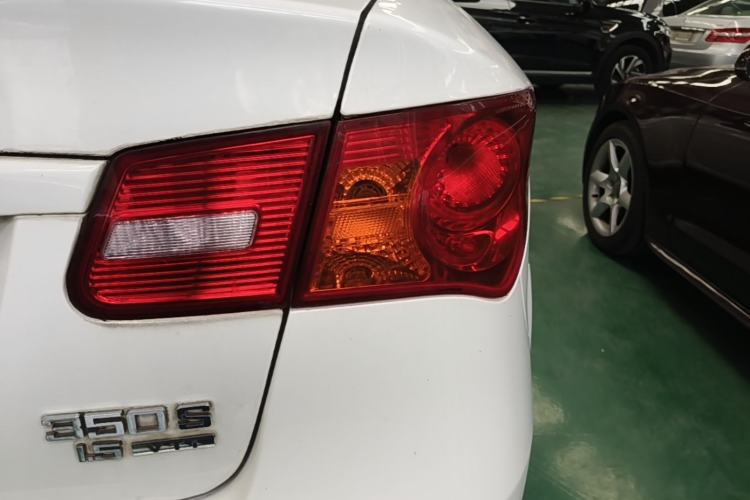 Used Roewe 350 2015 1.5L Automatic Luxury Sunroof Edition Right Rear Taillight