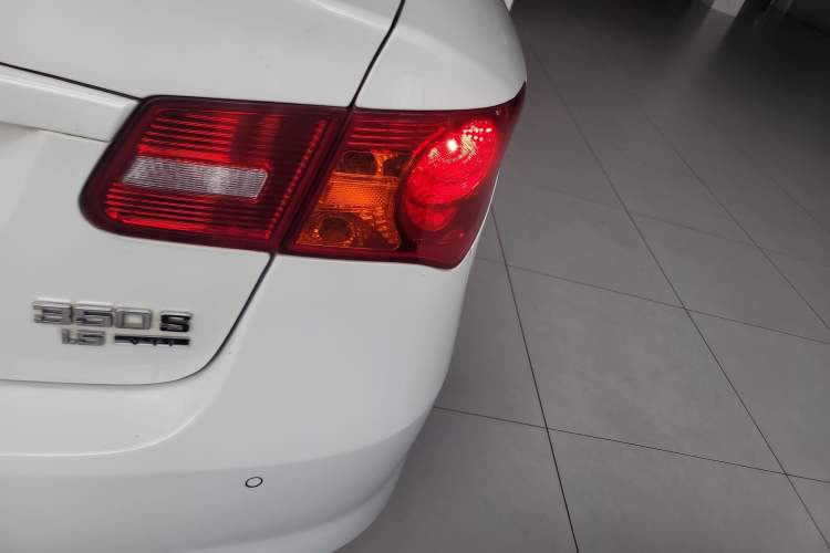 Used Roewe 350 2015 1.5L Automatic Luxury Sunroof Edition Right Rear Taillight