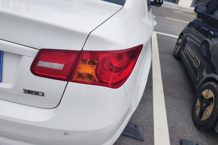 Used Roewe 350 2015 1.5L Manual Luxury Sunroof Edition Right Rear Taillight
