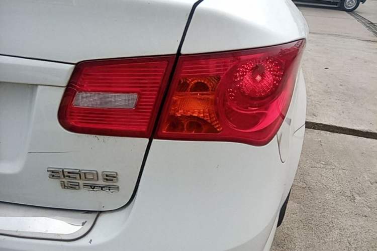 Used Roewe 350 2015 1.5L Automatic Luxury Sunroof Edition Right Rear Taillight