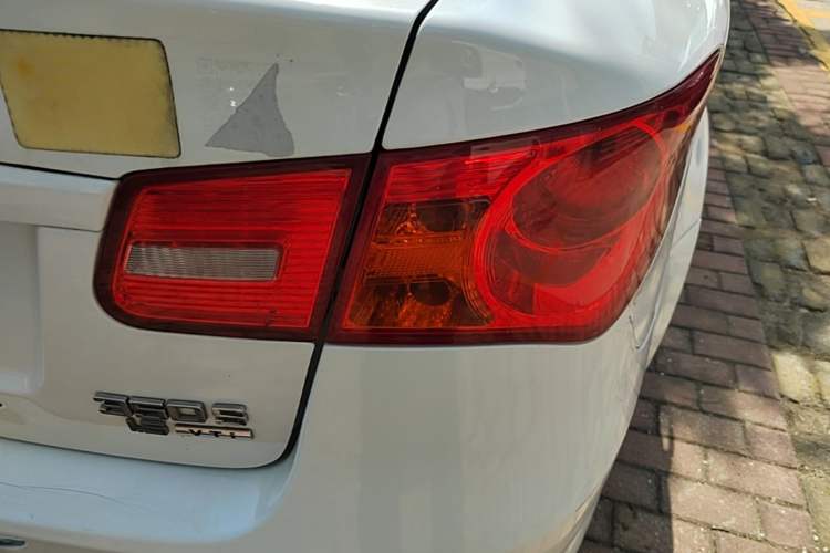 Used Roewe 350 2015 1.5L Manual Luxury Sunroof Edition Right Rear Taillight