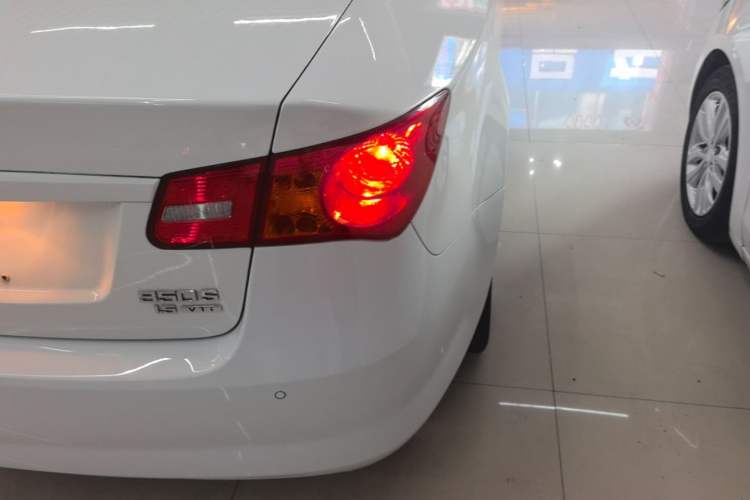 Used Roewe 350 2015 1.5L Automatic Luxury Sunroof Edition Right Rear Taillight