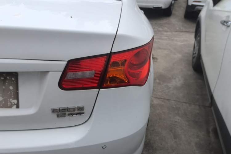 Used Roewe 350 2015 1.5L Automatic Luxury Sunroof Edition Right Rear Taillight