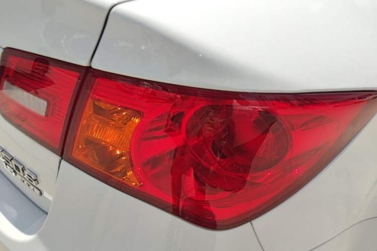 Used Roewe 350 2015 1.5L Automatic Luxury Sunroof Edition Right Rear Taillight