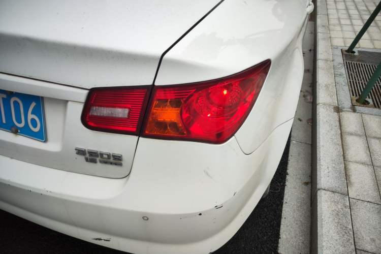 Used Roewe 350 2015 1.5L Manual Luxury Sunroof Edition Right Rear Taillight