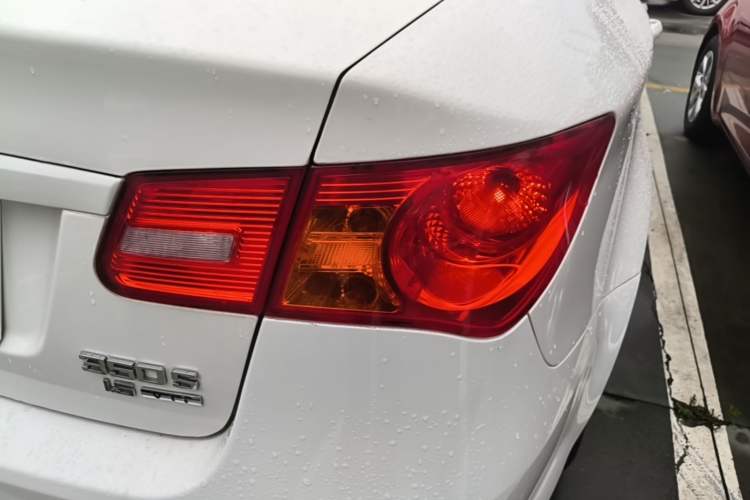 Used Roewe 350 2015 1.5L Automatic Luxury Sunroof Edition Right Rear Taillight
