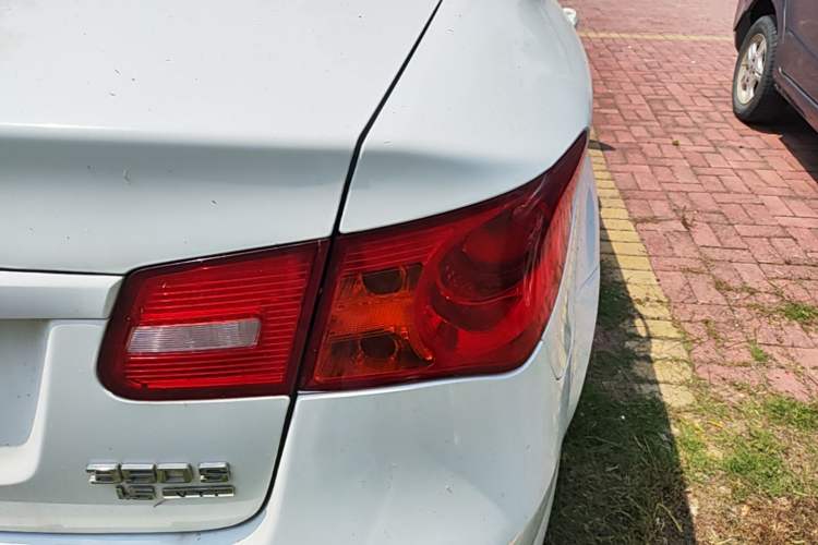 Used Roewe 350 2015 1.5L Manual Luxury Sunroof Edition Right Rear Taillight