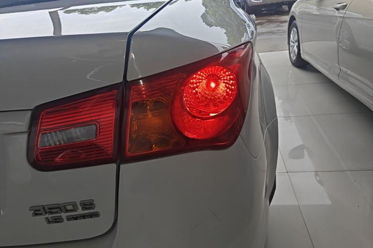 Used Roewe 350 2015 1.5L Manual Luxury Sunroof Edition Right Rear Taillight