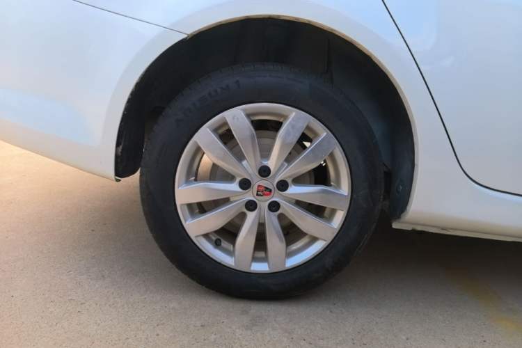 Used Roewe 350 2015 1.5L Manual Luxury Sunroof Edition Right Rear Wheel Hub