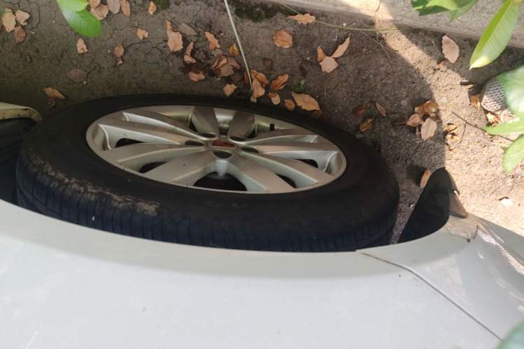 Used Roewe 350 2015 1.5L Automatic Luxury Sunroof Edition Right Rear Wheel Hub