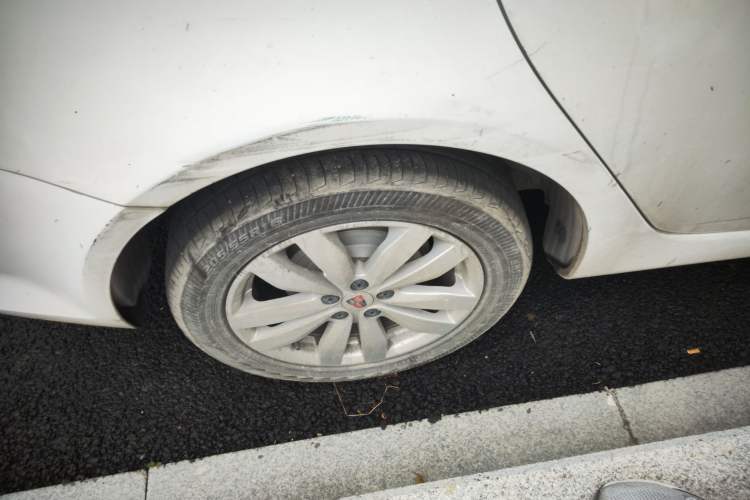 Used Roewe 350 2015 1.5L Manual Luxury Sunroof Edition Right Rear Wheel Hub