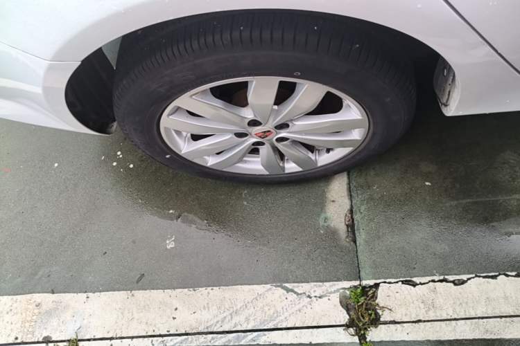 Used Roewe 350 2015 1.5L Automatic Luxury Sunroof Edition Right Rear Wheel Hub