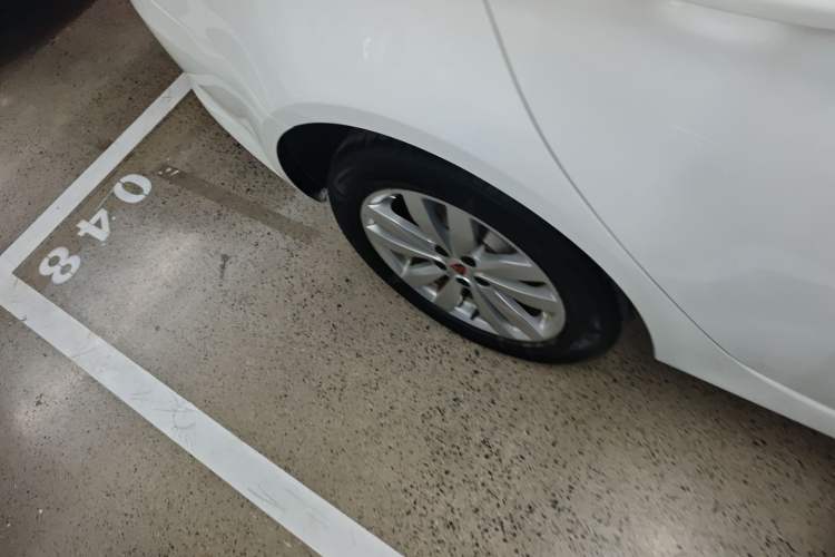 Used Roewe 350 2015 1.5L Manual Luxury Sunroof Edition Right Rear Wheel Hub