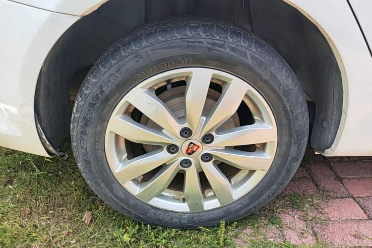 Used Roewe 350 2015 1.5L Manual Luxury Sunroof Edition Right Rear Wheel Hub