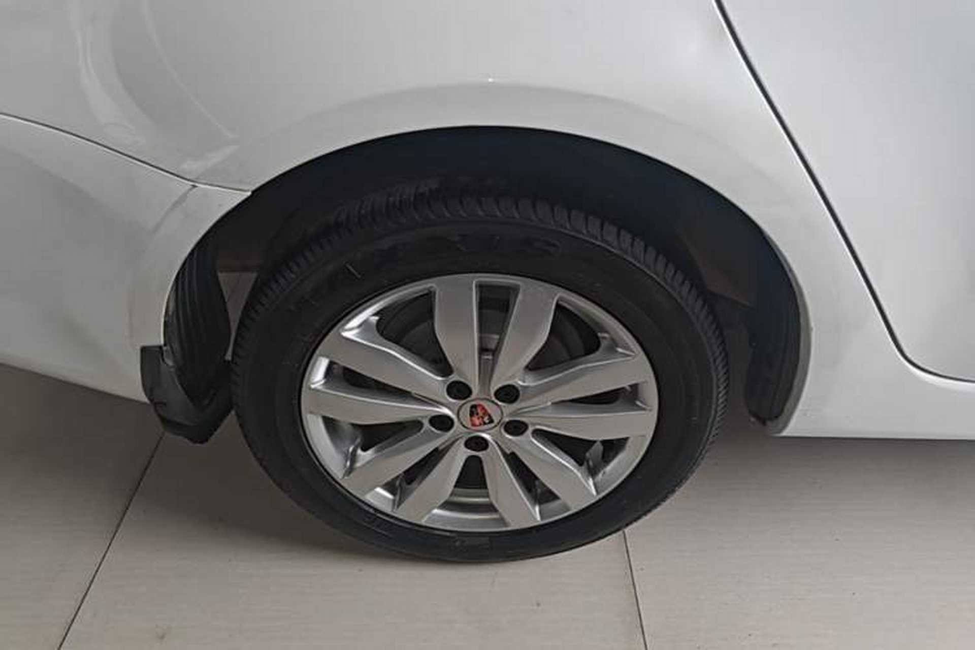 Used Roewe 350 2015 1.5L Manual Luxury Sunroof Edition Right Rear Wheel Hub