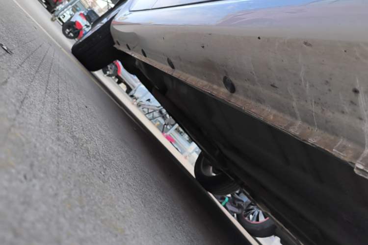 Used Roewe 350 2015 1.5L Manual Luxury Sunroof Edition Right Side Sill