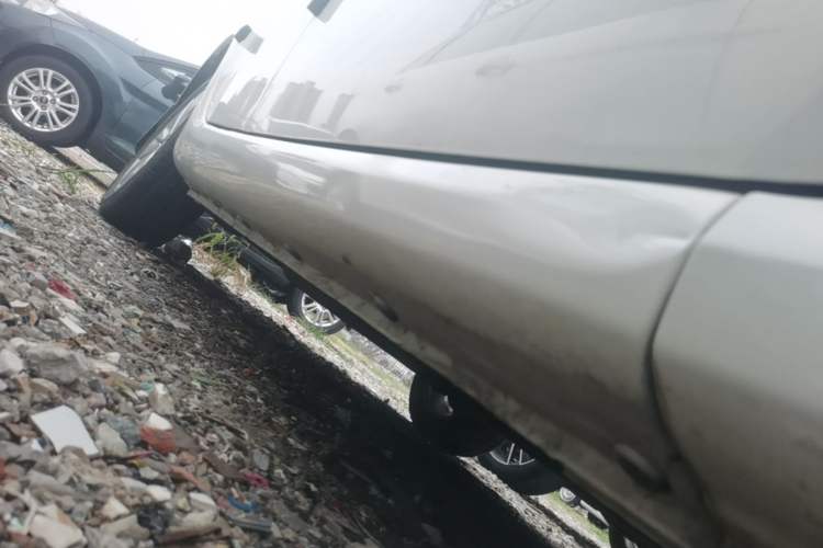 Used Roewe 350 2015 1.5L Manual Luxury Sunroof Edition Right Side Sill