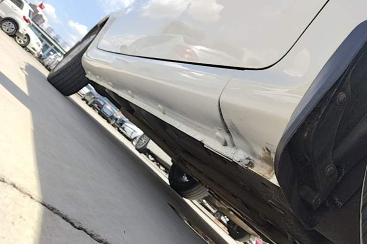 Used Roewe 350 2015 1.5L Automatic Luxury Sunroof Edition Right Side Sill