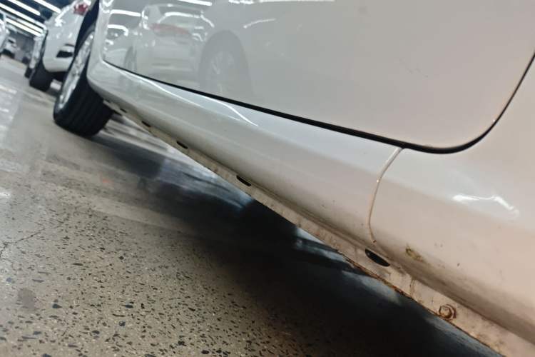 Used Roewe 350 2015 1.5L Manual Luxury Sunroof Edition Right Side Sill