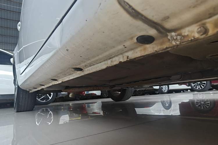 Used Roewe 350 2015 1.5L Manual Luxury Sunroof Edition Right Side Sill