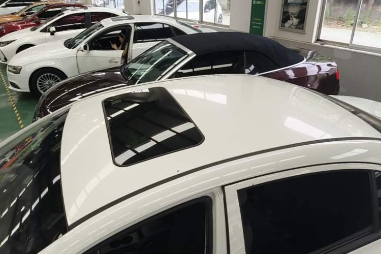 Used Roewe 350 2015 1.5L Automatic Luxury Sunroof Edition Roof