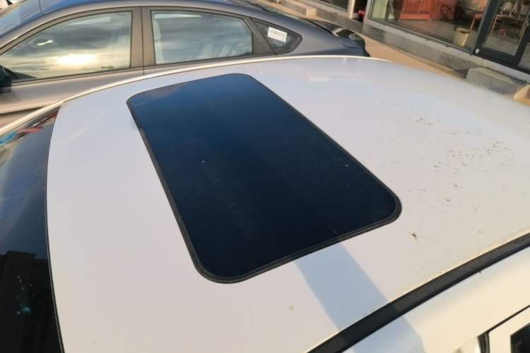 Used Roewe 350 2015 1.5L Manual Luxury Sunroof Edition Roof