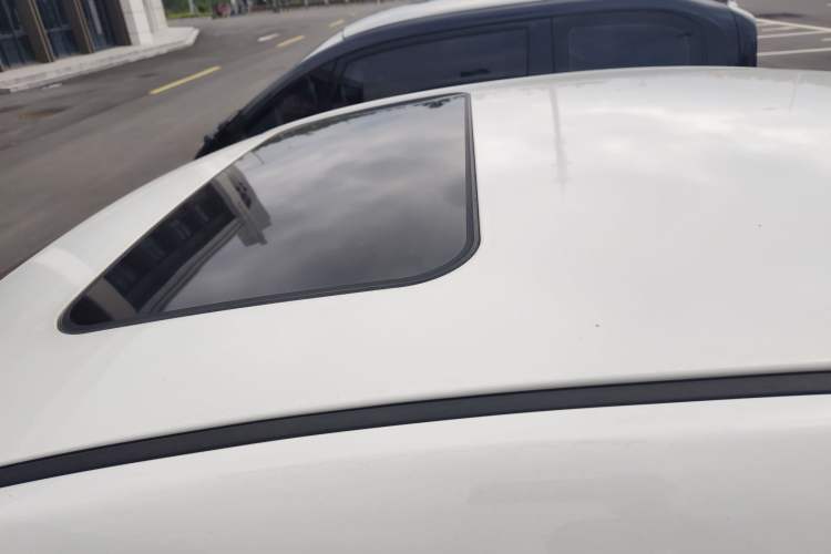 Used Roewe 350 2015 1.5L Manual Luxury Sunroof Edition Roof