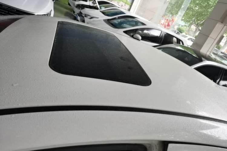 Used Roewe 350 2015 1.5L Manual Luxury Sunroof Edition Roof