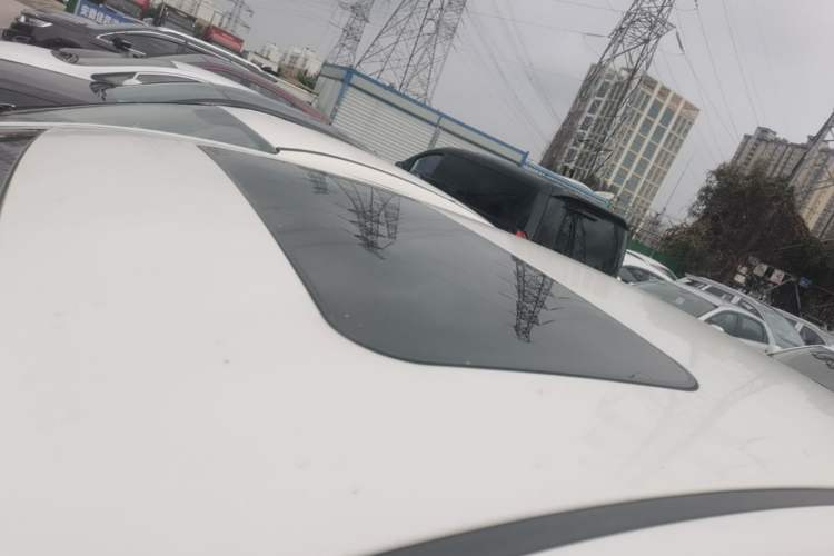 Used Roewe 350 2015 1.5L Manual Luxury Sunroof Edition Roof